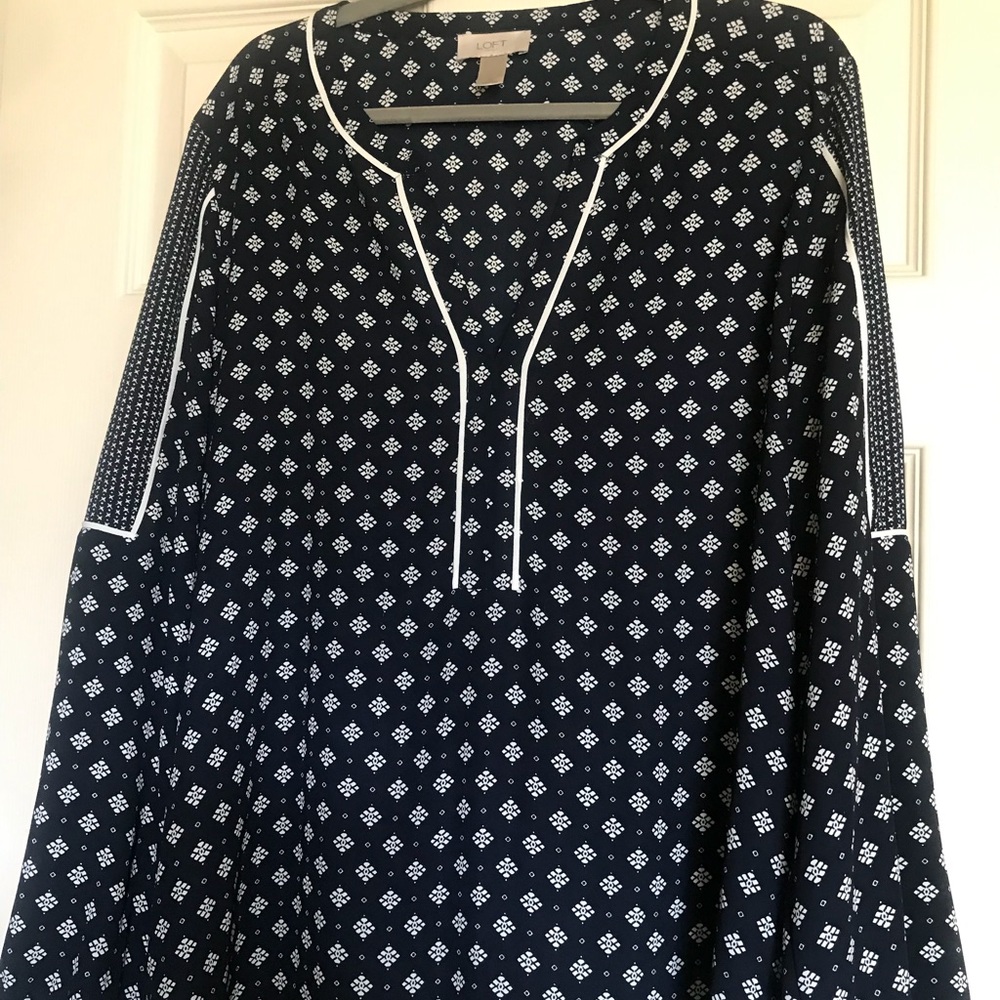 Loft ladies navy with white print blouse